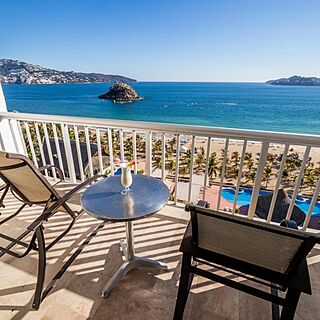 Emporio Acapulco — Sample Balcony