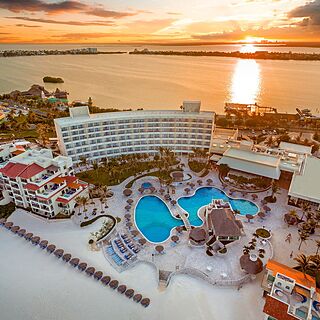 Grand Park Royal Cancun — Exterior