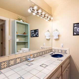 Las Brisas de Santa Fe &mdash; Sample Bathroom