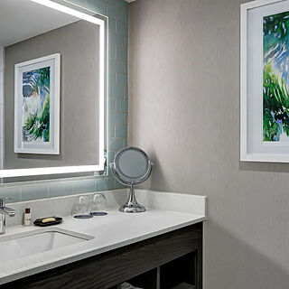 Bluegreen's Bayside Resort and Spa at Panama City Beach — Sample Bathroom