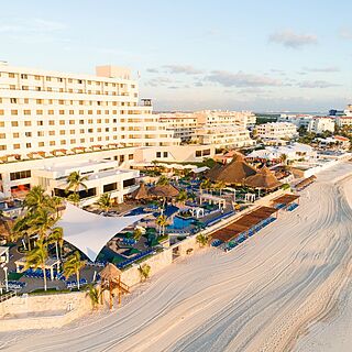 Royal Solaris Cancun — Beach