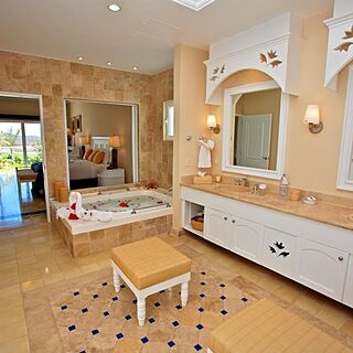 Emerald Estates by Pueblo Bonito — Sample Bathroom