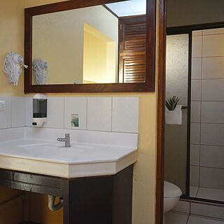 Nacazcol Hotel & Villas — Sample Bathroom