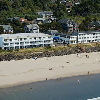 Rockaway Beach Resort — Exterior