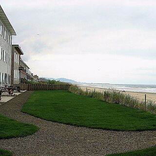 Rockaway Beach Resort — Grounds