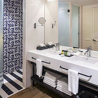 Ocean Coral Spring — Sample Bathroom