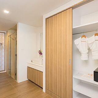 Club Unique at Patong Bay Hill Resort — Sample Bathroom