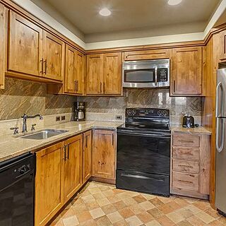 Hilton Vacation Club Sedona Summit &mdash; Sample Kitchen