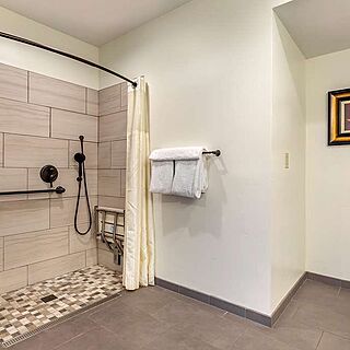 Hilton Vacation Club Sedona Summit &mdash; Sample Bathroom