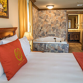 Westgate Smoky Mountain Resort & Water Park — Sample Bedroom & Master Bath