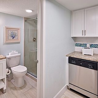 Grand Seas Resort — Sample Bathroom