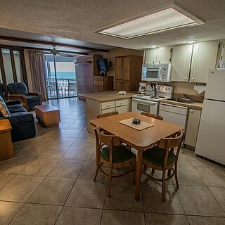 Sea Club IV — Sample Dining Area