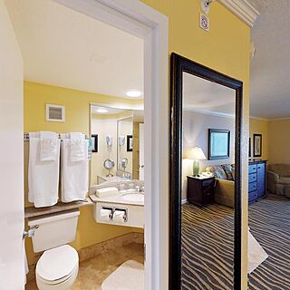 Bluegreen at TradeWinds — Sample Bathroom