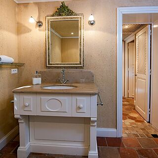 Chateau Alizes &mdash; Sample Bathroom