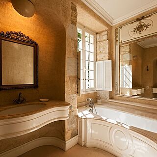 Chateau Alizes &mdash; Sample Bathroom