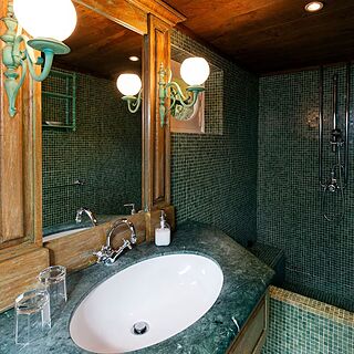 Chateau Alizes &mdash; Sample Bathroom