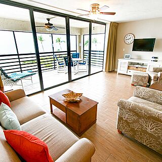 Mariner's Boathouse & Beach Resort — Sample Living Area