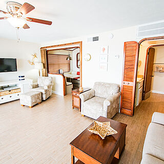 Mariner's Boathouse & Beach Resort — Sample Living Area