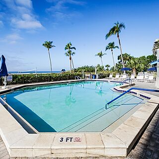 Mariner's Boathouse & Beach Resort — Pool