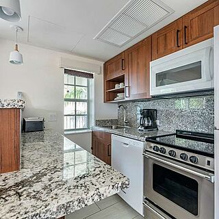 Hilton Vacation Club Flamingo Beach St. Maarten — Sample Kitchen