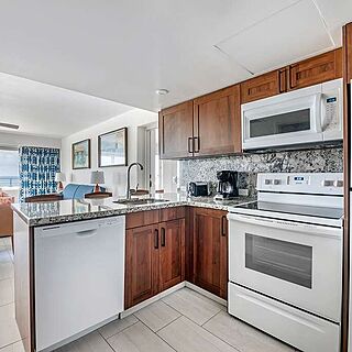Hilton Vacation Club Flamingo Beach St. Maarten — Sample Kitchen