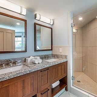 Hilton Vacation Club Flamingo Beach St. Maarten — Sample Bathroom