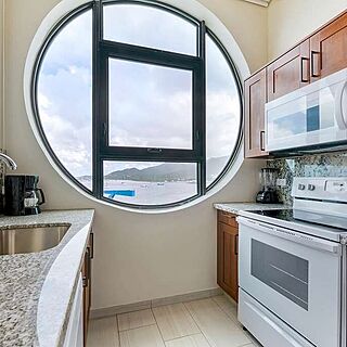 Hilton Vacation Club Royal Palm St. Maarten &mdash; Sample Kitchen