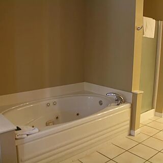 Crowne View Heights — Sample Bathroom