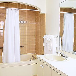 The Ponds at Foxhollow — Sample Bathroom