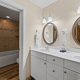 Peppertree Maggie Valley — Sample Bathroom