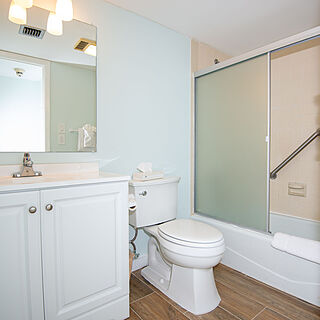 Marathon Key Beach Club — Sample Bathroom