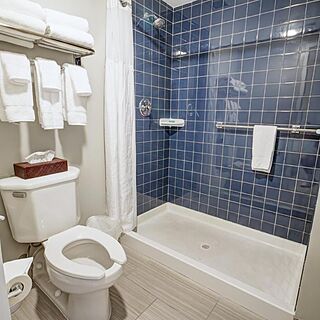 Club Wyndham Inn on the Harbor &mdash; Sample Bathroom