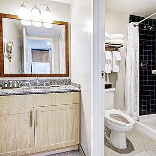 Club Wyndham Inn on the Harbor &mdash; Sample Bathroom