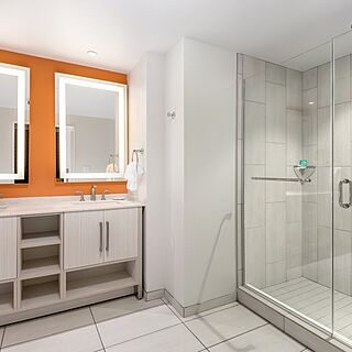 Club Wyndham Clearwater Beach Resort — Sample Bathroom