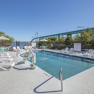 Club Wyndham Newport Overlook — Pool