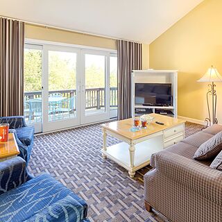 Club Wyndham Newport Overlook — Sample Living Area
