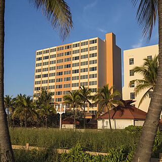 Hollywood Beach Tower — Exterior