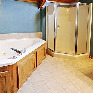Eagle's Nest at Breezy Point — Sample Bathroom
