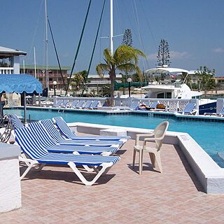 Ocean Reef Yacht Club & Resort — - Pool