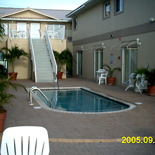Coral Sands Resort — - Pool