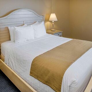 Hilton Vacation Club The Cove on Ormond Beach — Sample bedroom