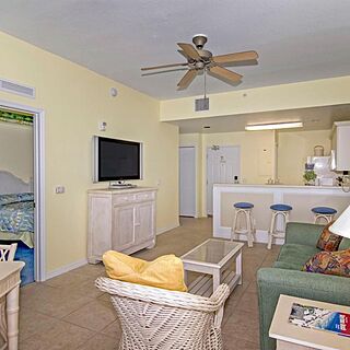 Hilton Vacation Club The Cove on Ormond Beach — Sample living room
