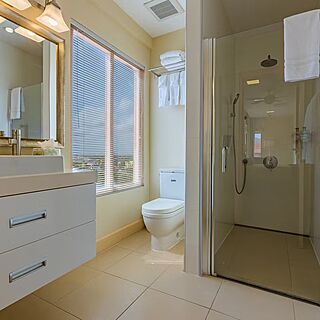 Playa Linda Beach Resort — Sample Bathroom