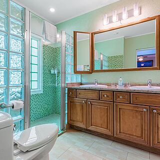 Playa Linda Beach Resort — Sample Bathroom