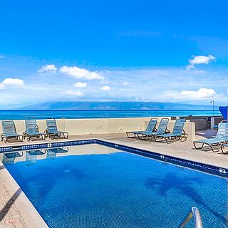 Kahana Beach Resort — Pool
