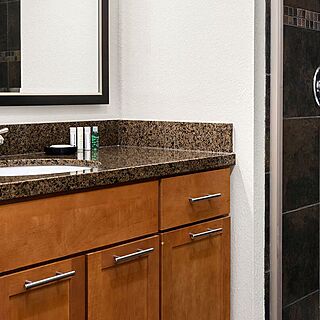 Club Wyndham Great Smokies Lodge — Sample Bathroom