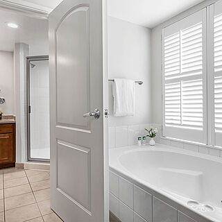 Marriott's Aruba Surf Club — Sample Bathroom