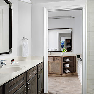 Marriott's Ocean Pointe — Sample Bathroom