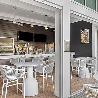 Marriott's Crystal Shores — Poolside Restaurant and Bar