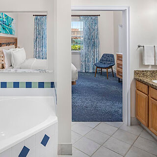 Harborside Resort at Atlantis &mdash; Sample Bathroom